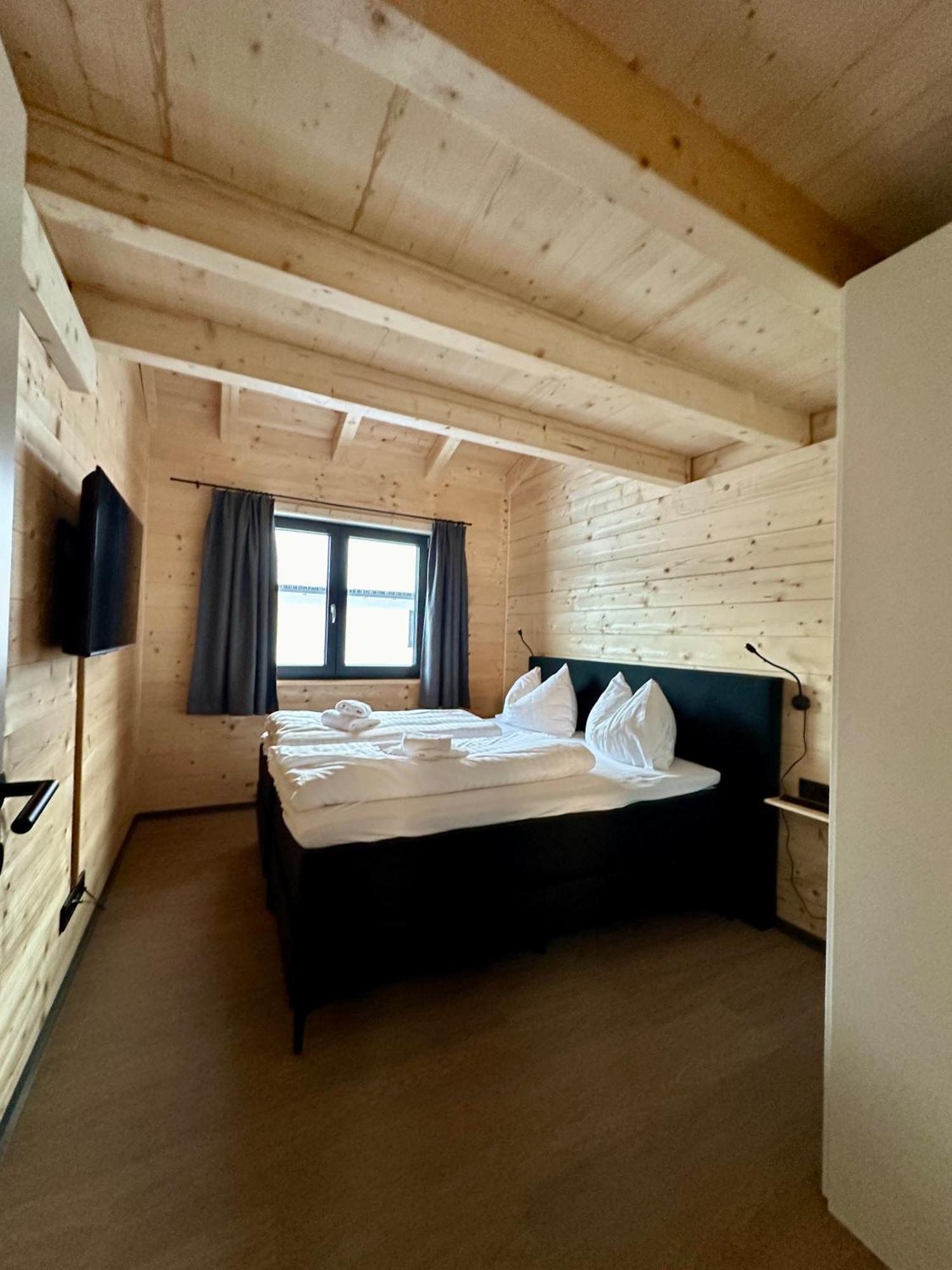 Clofers Nature Chalets Obermoeschach هيرماجور الغرفة الصورة